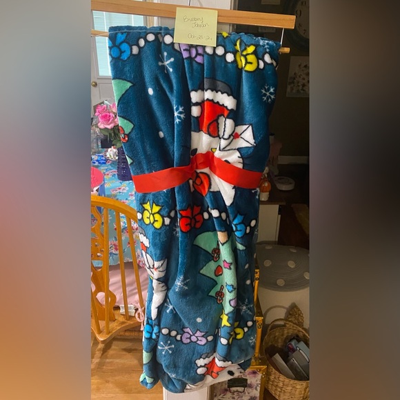 FIRST OFFER GETS IT Hello Kitty Christmas Blanket - Picture 1 of 1